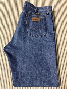 Wrangler Men’s 47 Regular Fit Advanced Comfort Jeans, Medium Blue Wash, 36x32